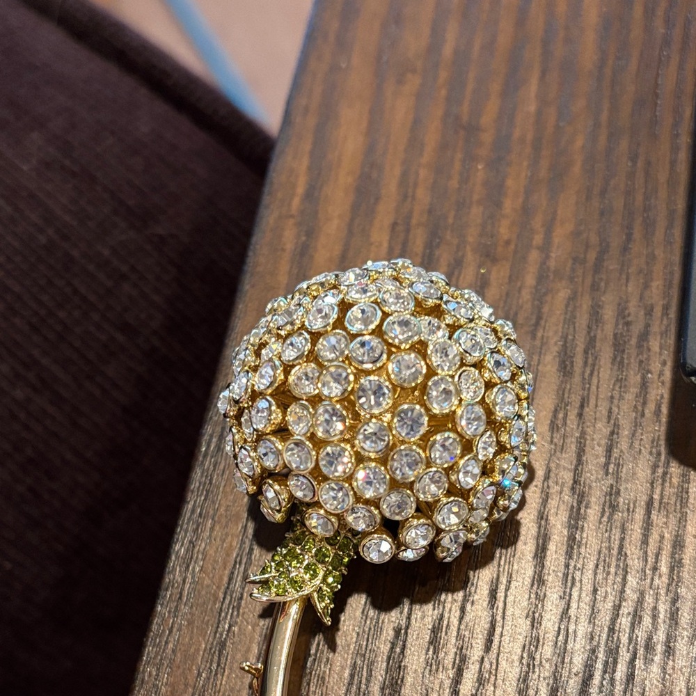 Vintage Flower Crystal Goldtone Brooch - Picture 4 of 9